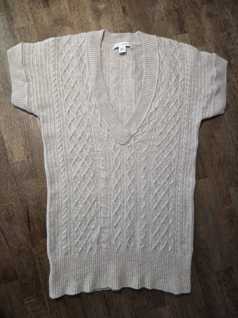 Banana Republic Beige Cable Knit V-Neck Lightweight Short Sleeve Sweater Vest